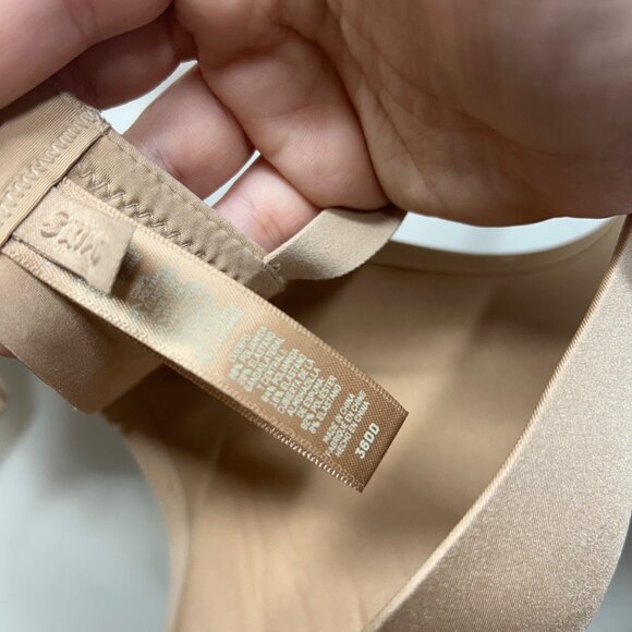 Skims Light Beige Wireless Push-Up Bra Size 36DD With Adjustable Straps & Hook C - Picture 2 of 11